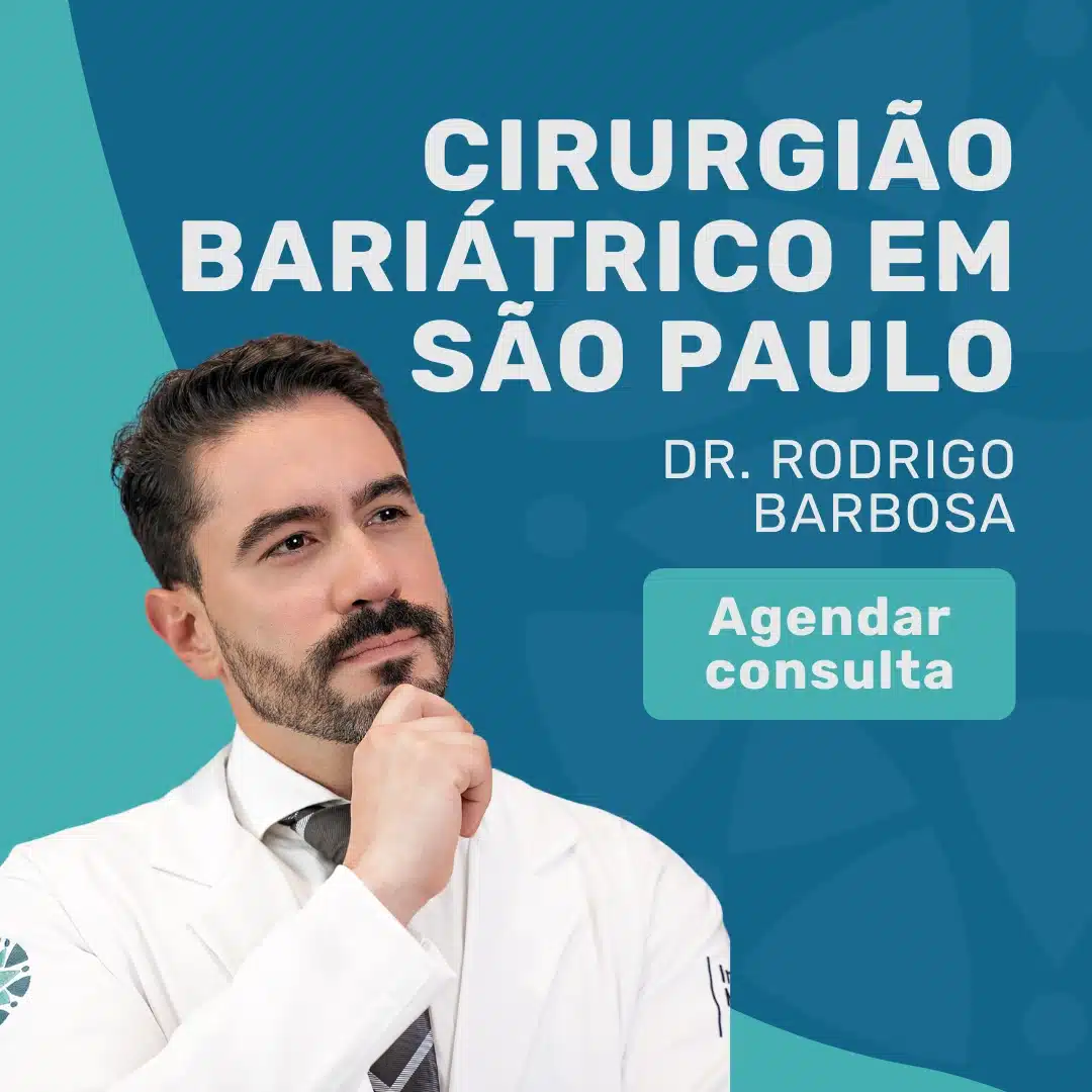 É perigosa? O que dizem os dados sobre a bariátrica 2 Cirurgião avaliando paciente em consulta pré-operatória de bariátrica.
