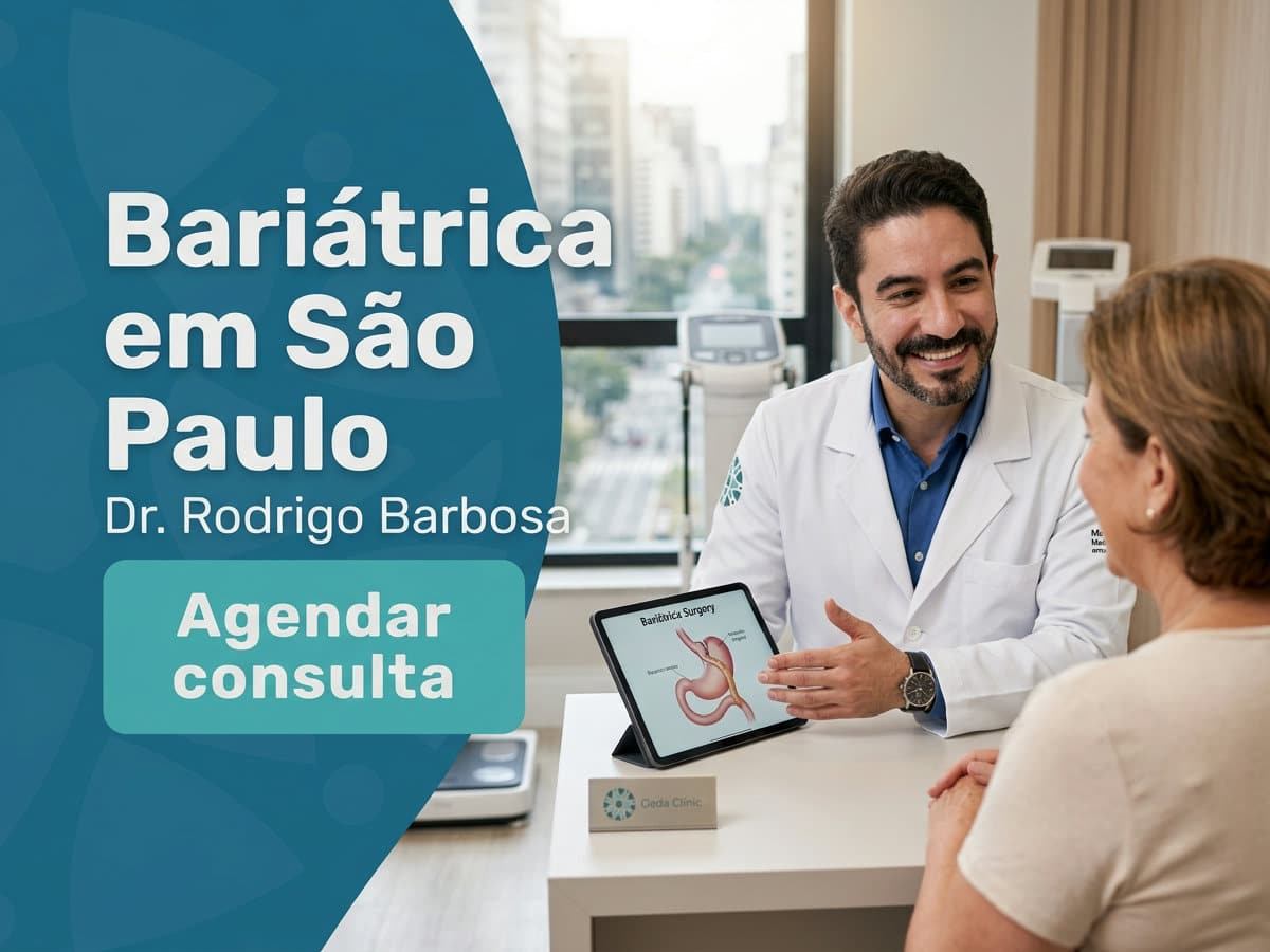 Onde fazer Bariátrica em São Paulo 4 Cirurgião revisando exame com paciente em consultório de avaliação — onde fazer bariátrica em são paulo