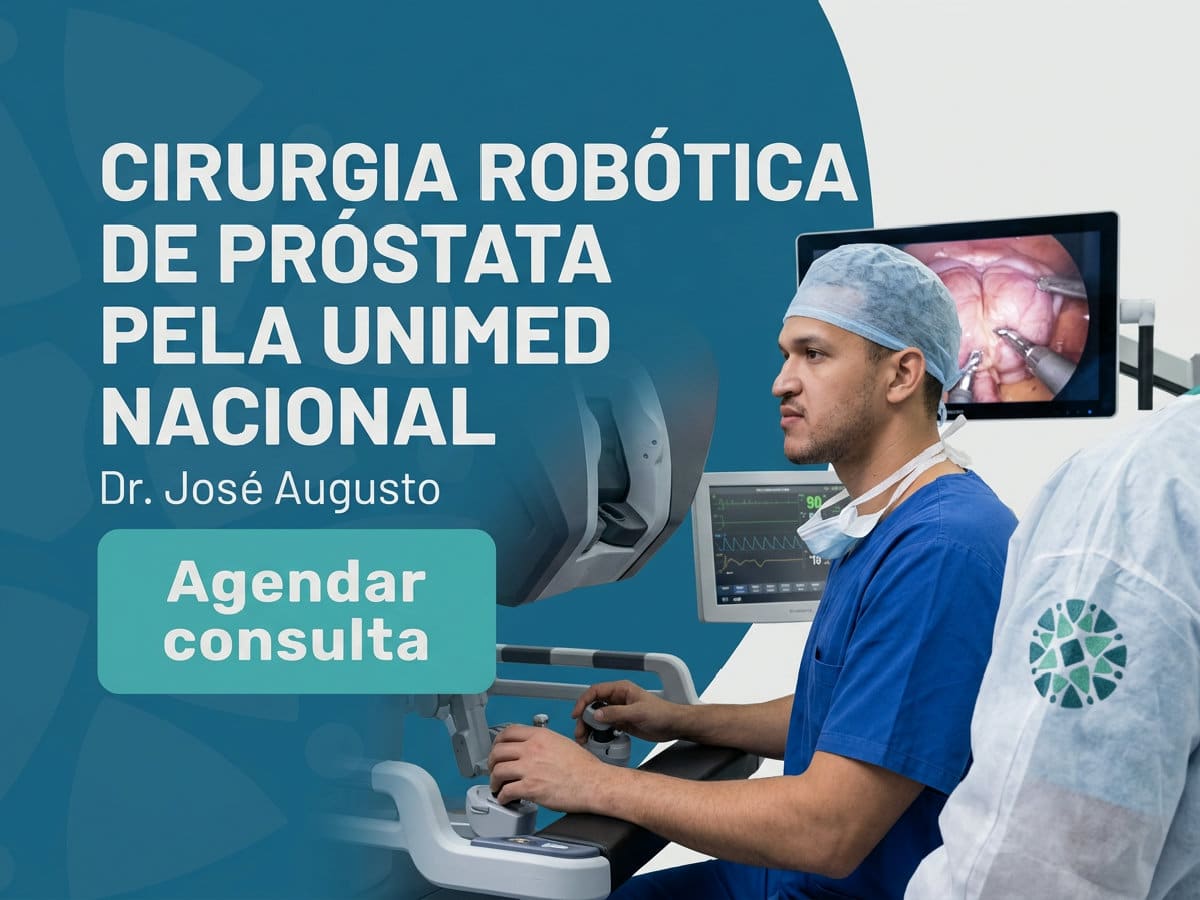 Cirurgia Robótica de Próstata pela Unimed Nacional 4 Urologista analisando exames de próstata com paciente no consultório — Cirurgia Robótica de Próstata pela Unimed Nacional