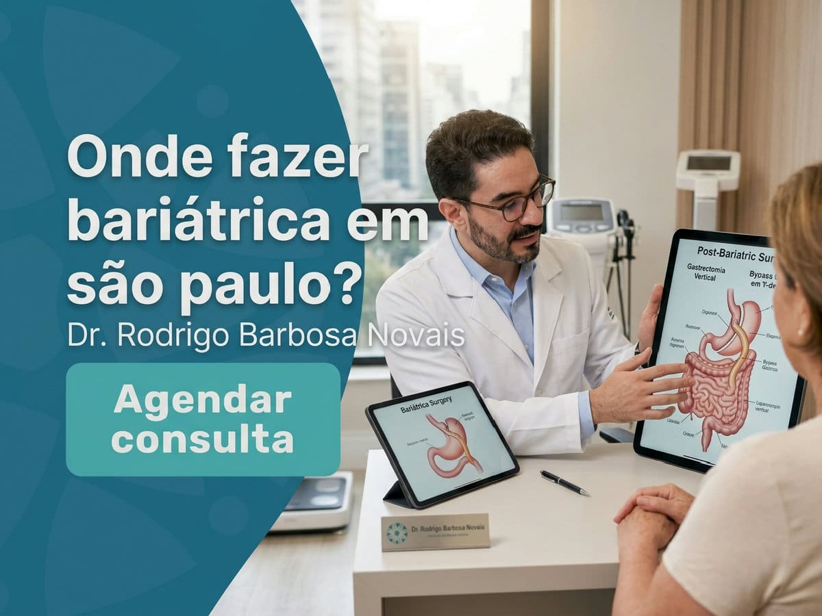 Onde fazer Bariátrica em São Paulo 4 Cirurgião revisando exame com paciente em consultório de avaliação — onde fazer bariátrica em são paulo